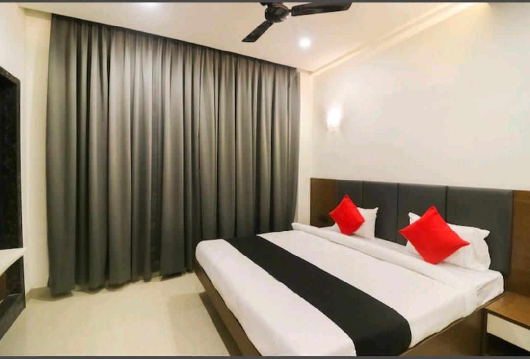 Hotel Nikhil Regency Bhilai Екстериор снимка